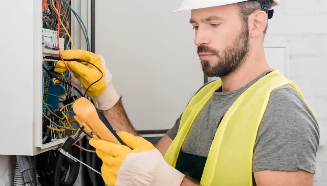 What Qualities Should a Professional Electrician Posses